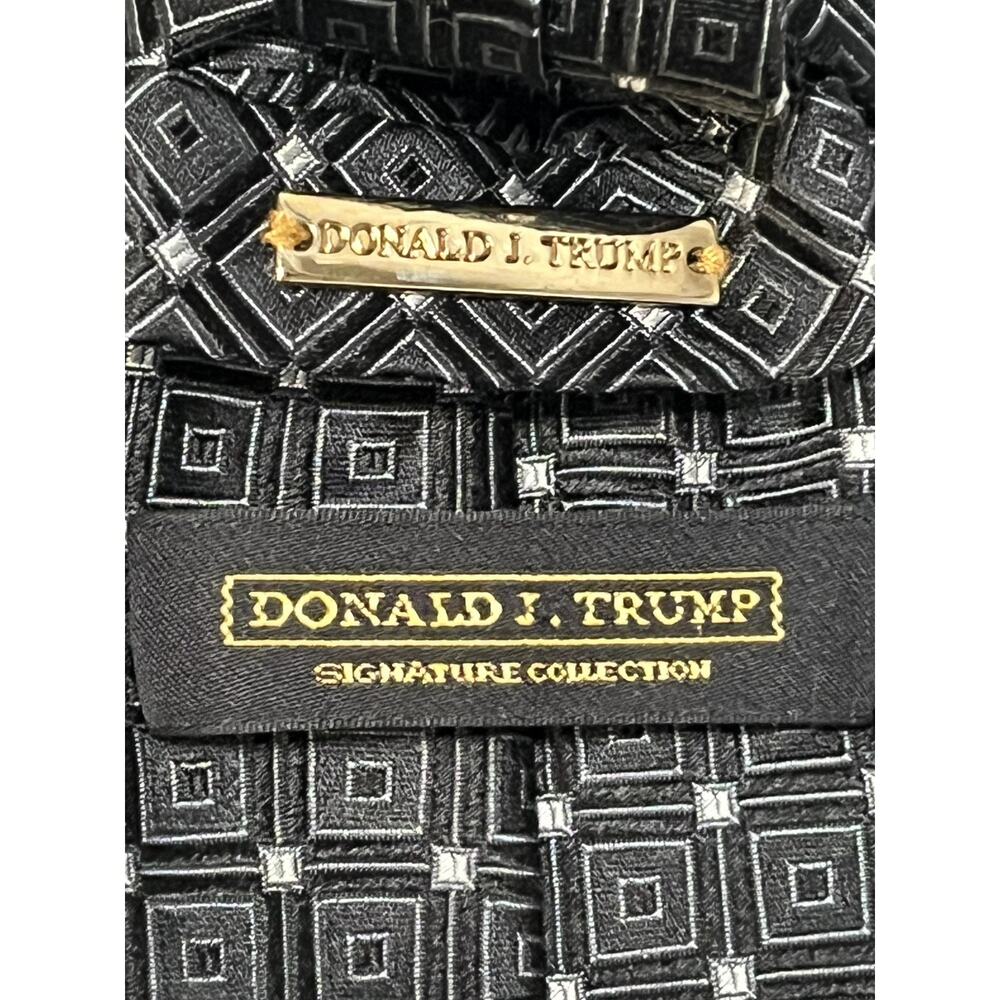 Donald J Trump Signature Collection Geometric Black/White Silk Tie - Picture 4 of 6